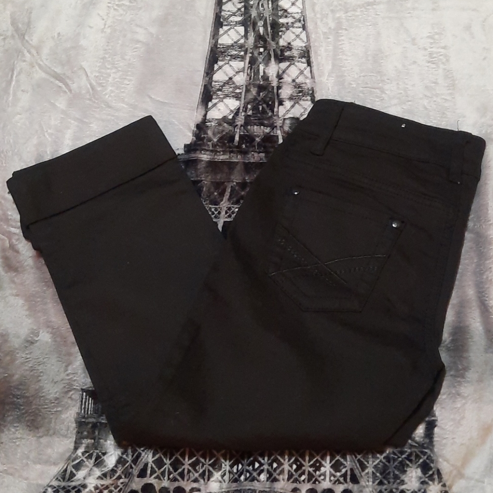 Black Denim Capri Jeans